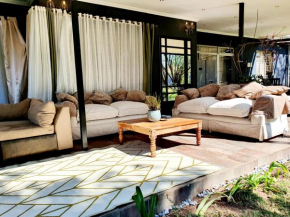 Sandton home 5Bed 4Bath Pool Fireplace Pooltable